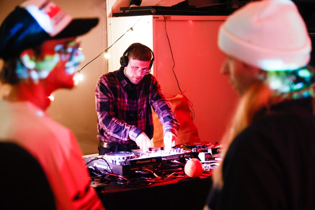 Das Programm der Nachtfrequenz auf der uzwei ist vielfältig: Workshops und Party laden zum Mitmachen ein.
© Miu-Wah Lok
